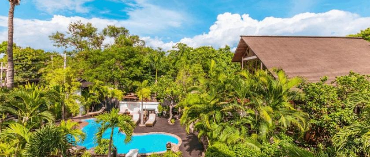 The Hotel by the Red Canal