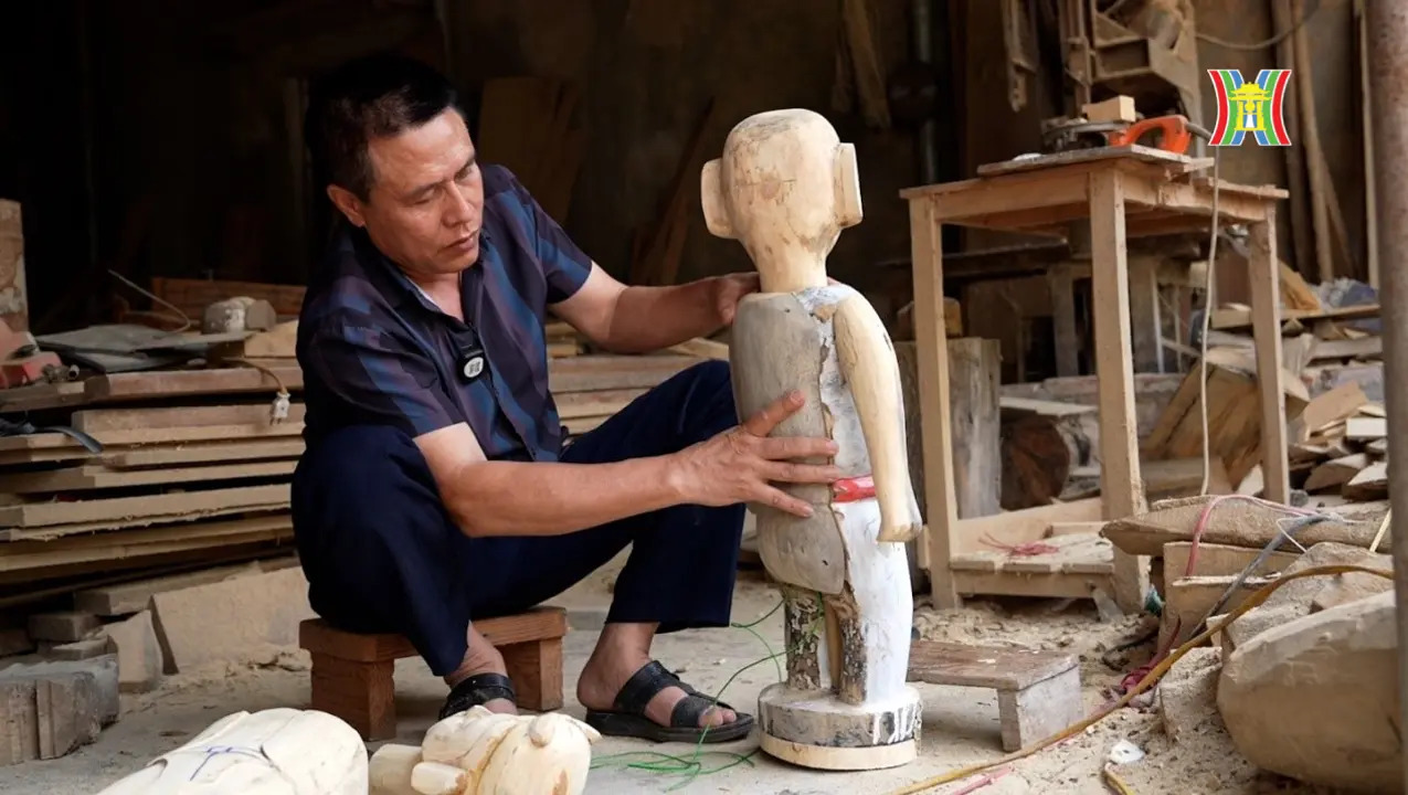 Water puppet characters