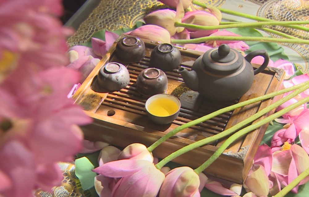Discover West Lake Lotus Tea and the Art of Traditional Tea Making