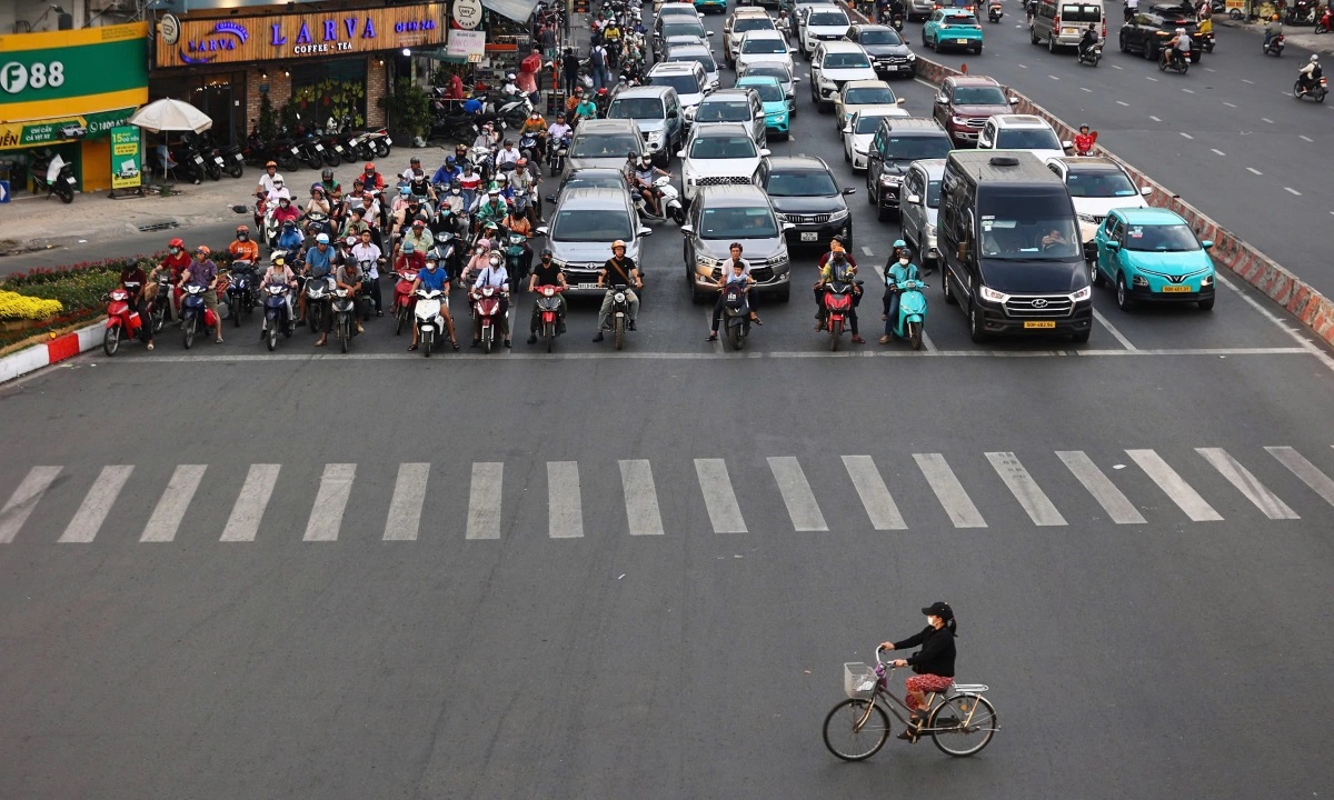 The Secret Behind Vietnam's Traffic Flow