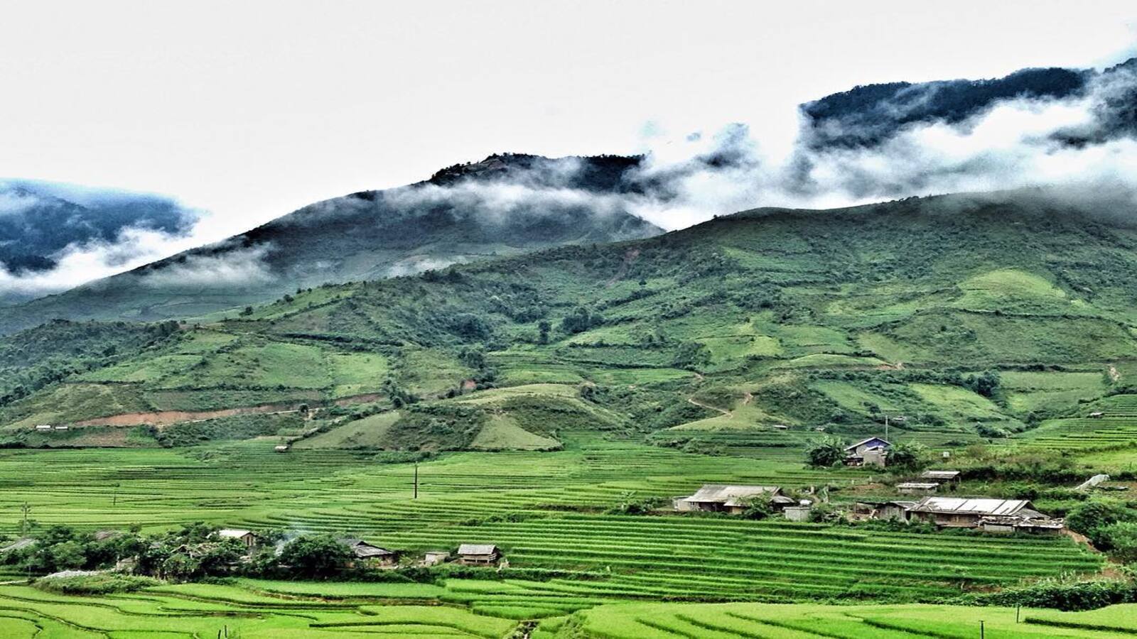 Lim Mong Valley: A Peaceful Valley Beneath the Mountains