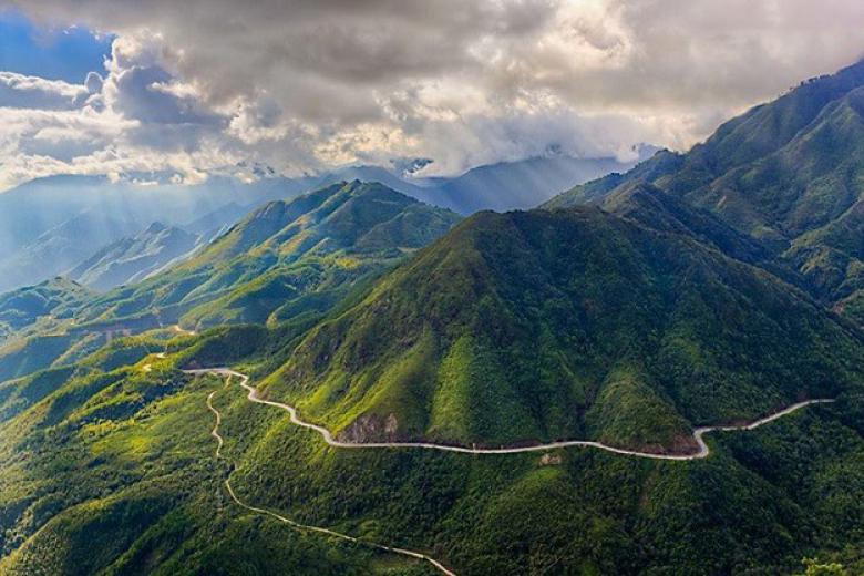 Khau Pha Pass: Vietnam’s Golden Rice Terrace Scenery