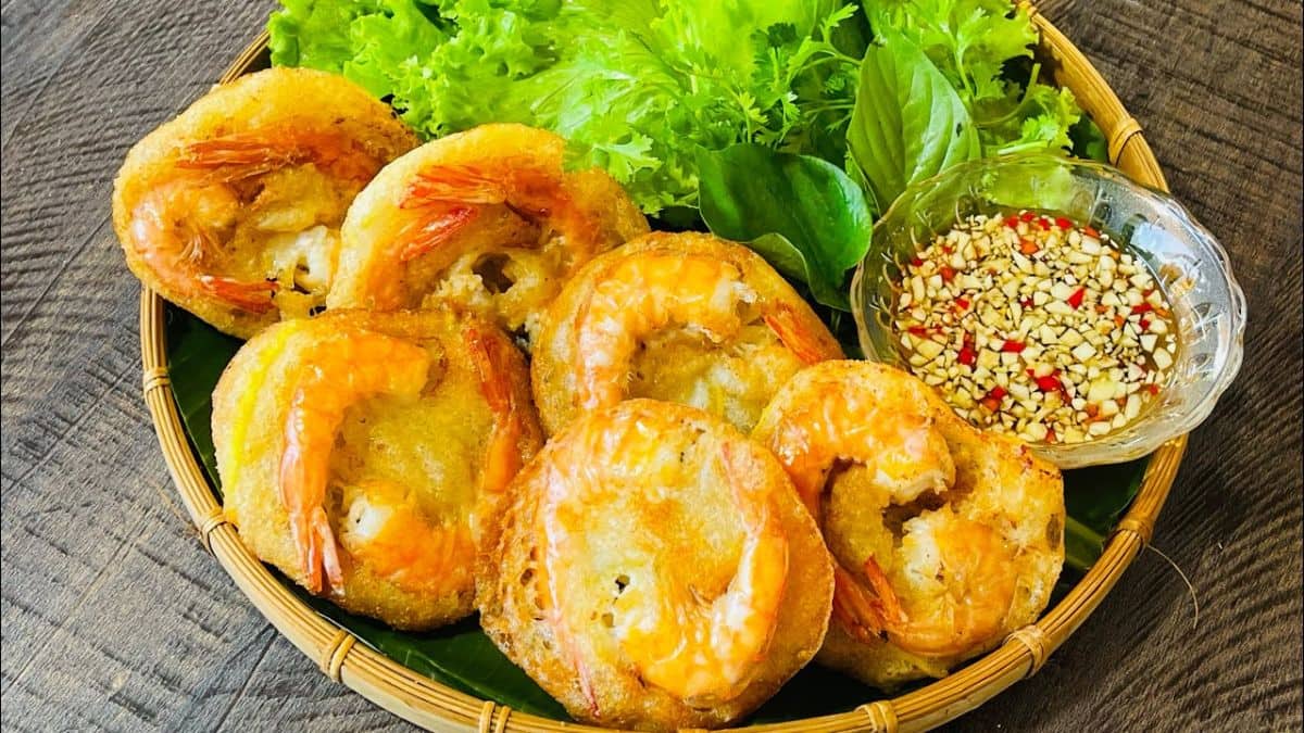 Bánh Tôm Hồ Tây – A Crispy Taste by the Lake