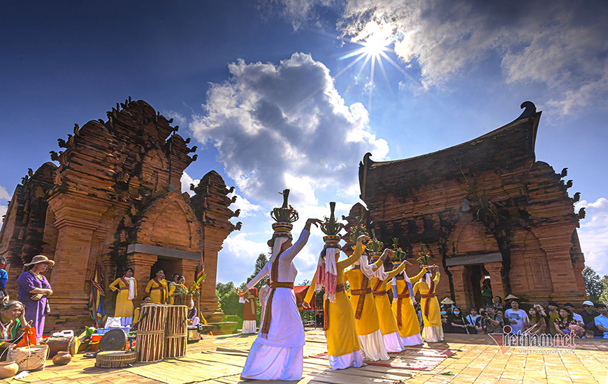 Kate Festival Celebrations My Son Sanctuary