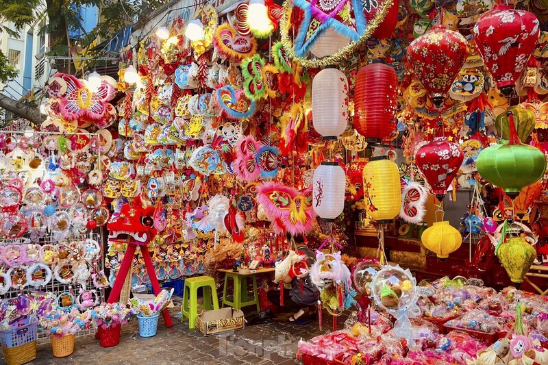 Autumn Comes with a Festive Spirit